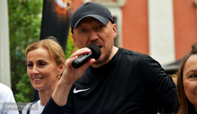 Setki biegaczy i świetne wyniki. 15. Półmaraton Henrykowski i 11. Dycha Księgi Henrykowskiej [foto]