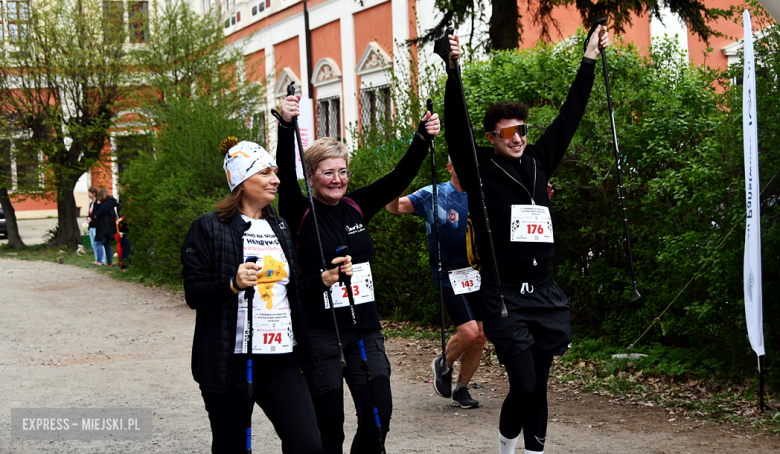 Setki biegaczy i świetne wyniki. 15. Półmaraton Henrykowski i 11. Dycha Księgi Henrykowskiej [foto]