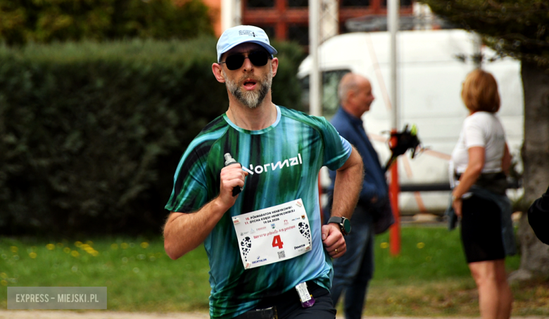 Setki biegaczy i świetne wyniki. 15. Półmaraton Henrykowski i 11. Dycha Księgi Henrykowskiej [foto]