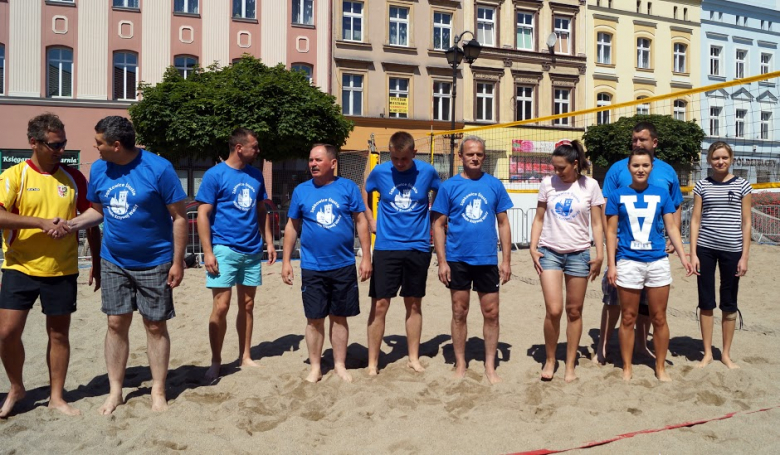 Starostwo Powiatowe w Ząbkowicach Śląskich okazało się najlepsze w turnieju siatkówki plażowej