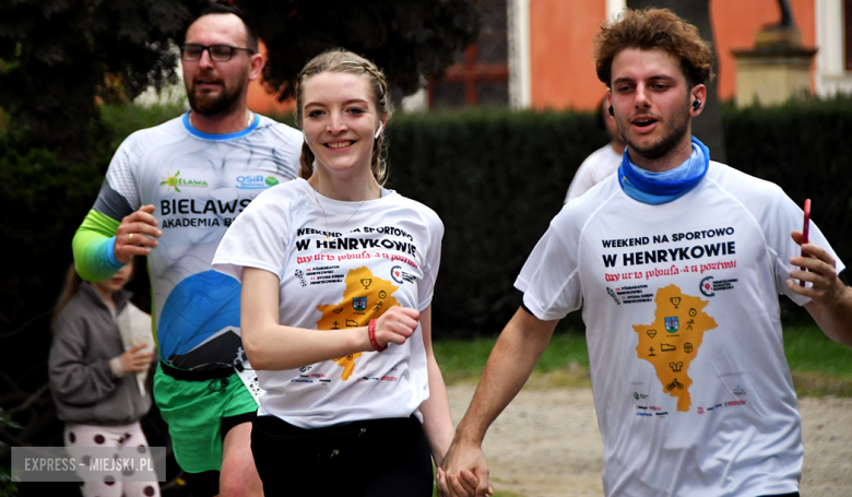 Setki biegaczy i świetne wyniki. 15. Półmaraton Henrykowski i 11. Dycha Księgi Henrykowskiej [foto]