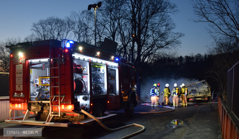 Pożar dostawczego iveco na ul. Fabrycznej w Bardzie