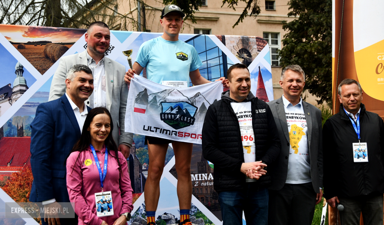 Setki biegaczy i świetne wyniki. 15. Półmaraton Henrykowski i 11. Dycha Księgi Henrykowskiej [foto]