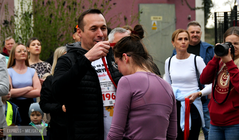 Setki biegaczy i świetne wyniki. 15. Półmaraton Henrykowski i 11. Dycha Księgi Henrykowskiej [foto]