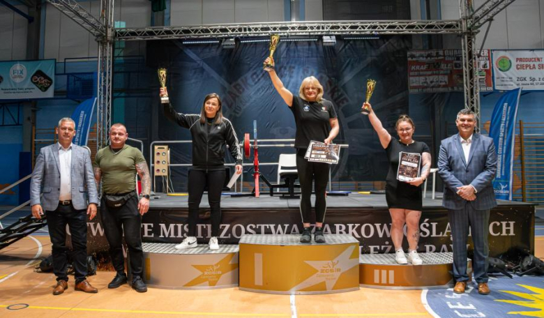 Otwarte Mistrzostwa Ząbkowic Śląskich w wyciskaniu sztangi leżąc [foto]