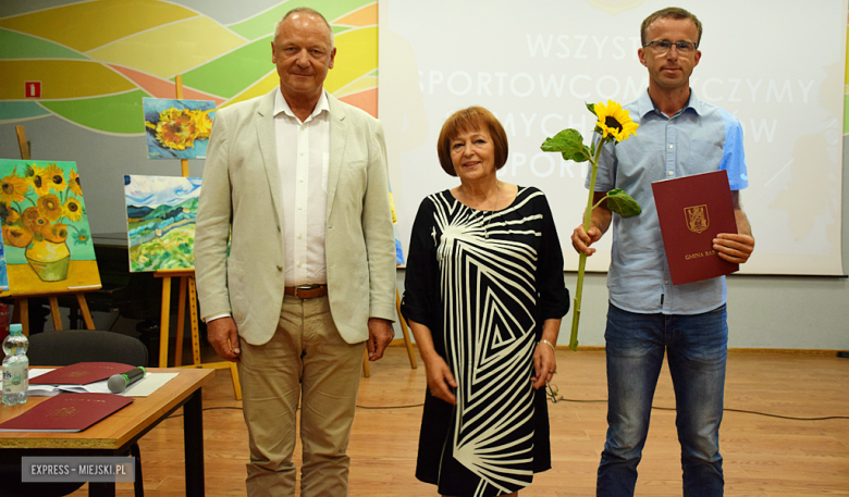 Burmistrz wręczył stypendia dla sportowców z gminy Bardo