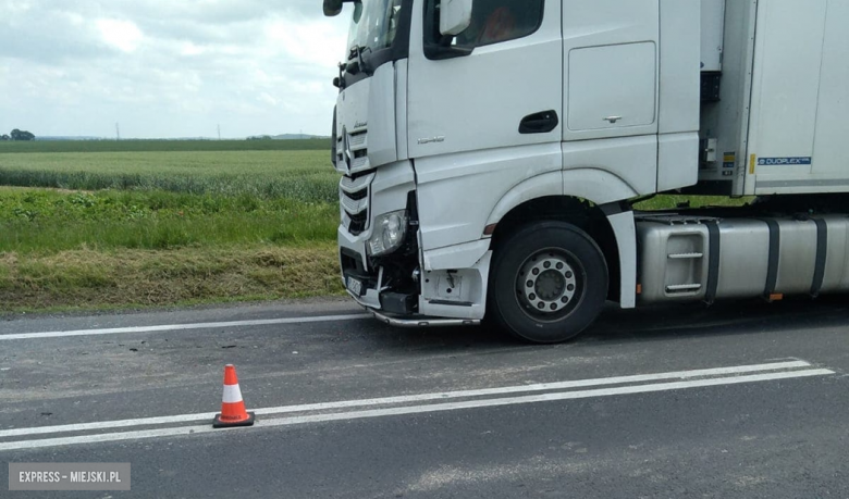 Zderzenie samochodu ciężarowego z osobówką na krajowej ósemce 