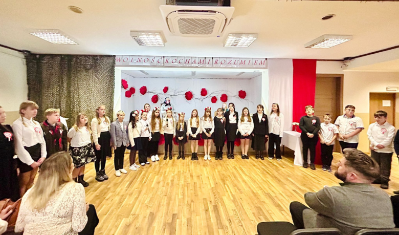  Akademia z okazji Święta Niepodległości w Niepublicznej Szkole Podstawowej w Lubnowie