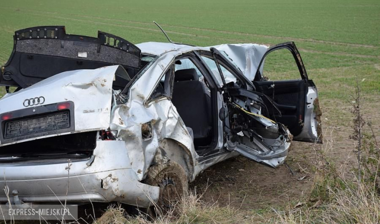 Poważny wypadek przed Ciepłowodami. Dachowało Audi. Interweniował helikopter LPR