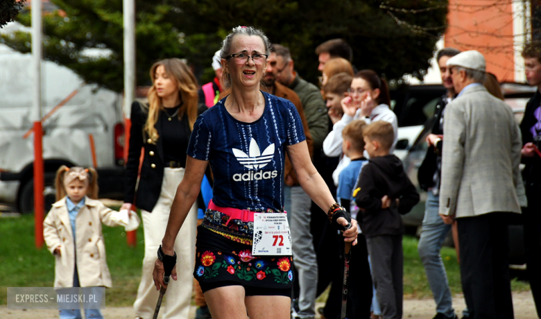 Setki biegaczy i świetne wyniki. 15. Półmaraton Henrykowski i 11. Dycha Księgi Henrykowskiej [foto]