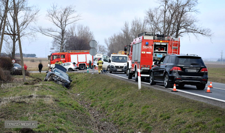 Zderzenie trzech samochodów osobowych na krajowej ósemce