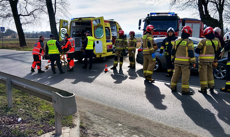 	Zderzenie dwóch osobówek na skrzyżowaniu w Strąkowej