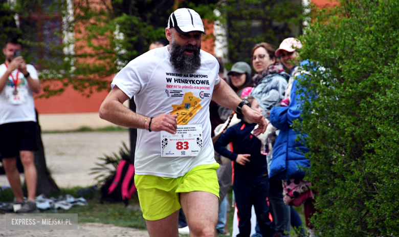 Setki biegaczy i świetne wyniki. 15. Półmaraton Henrykowski i 11. Dycha Księgi Henrykowskiej [foto]