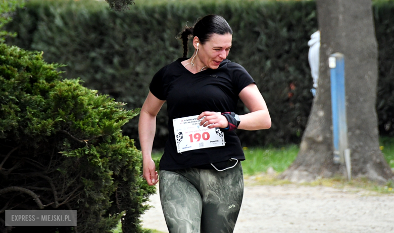 Setki biegaczy i świetne wyniki. 15. Półmaraton Henrykowski i 11. Dycha Księgi Henrykowskiej [foto]