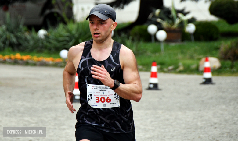 Setki biegaczy i świetne wyniki. 15. Półmaraton Henrykowski i 11. Dycha Księgi Henrykowskiej [foto]