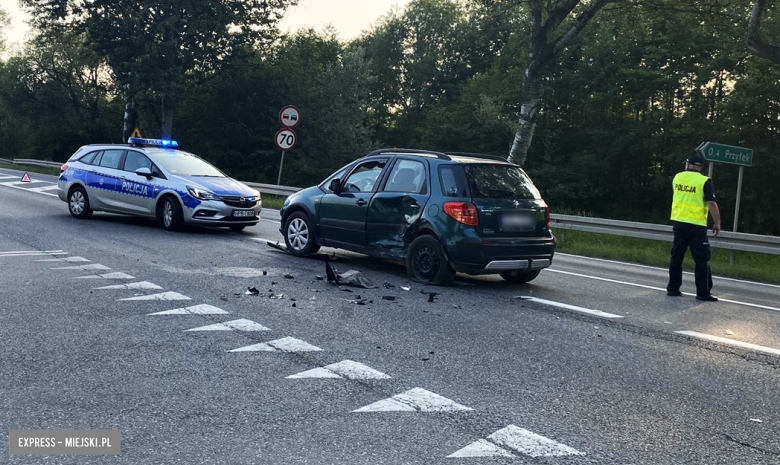 Kolizja dwóch osobówek na wysokości zjazdu do Przyłęku