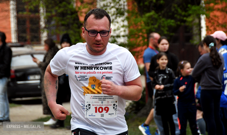 Setki biegaczy i świetne wyniki. 15. Półmaraton Henrykowski i 11. Dycha Księgi Henrykowskiej [foto]