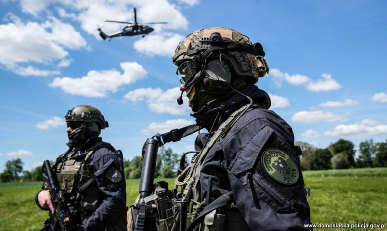 Antyterroryści, śmigłowce i zakładnicy. Spektakularne ćwiczenia służb w Henrykowie