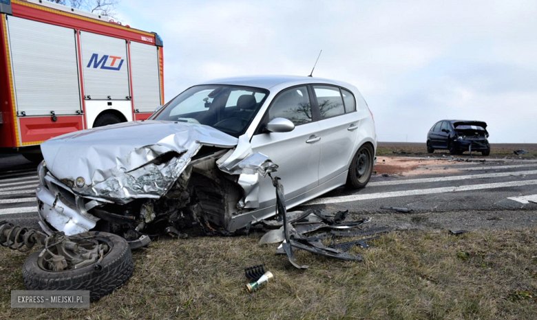 Zderzenie trzech samochodów osobowych na krajowej ósemce