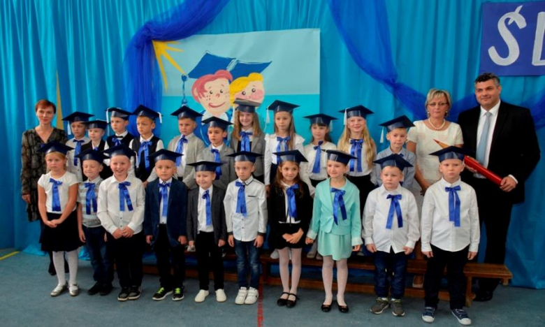 Pierwszoklasiści Szkoły Podstawowej nr 3 im. Mikołaja Kopernika