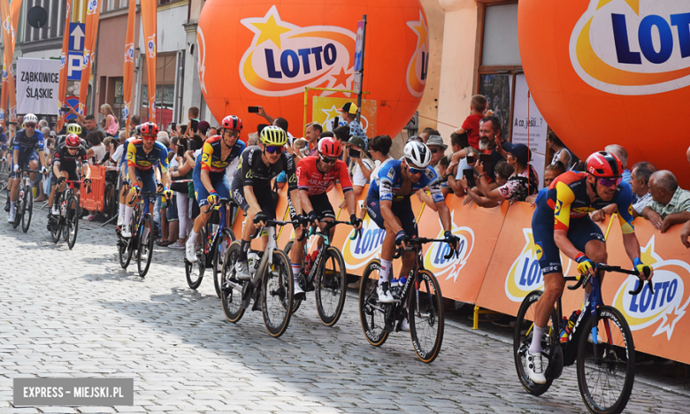 81. Tour de Pologne. Kolarze przejechali przez ząbkowicki rynek