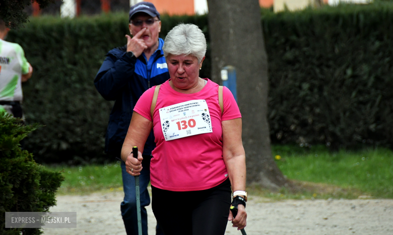 Setki biegaczy i świetne wyniki. 15. Półmaraton Henrykowski i 11. Dycha Księgi Henrykowskiej [foto]