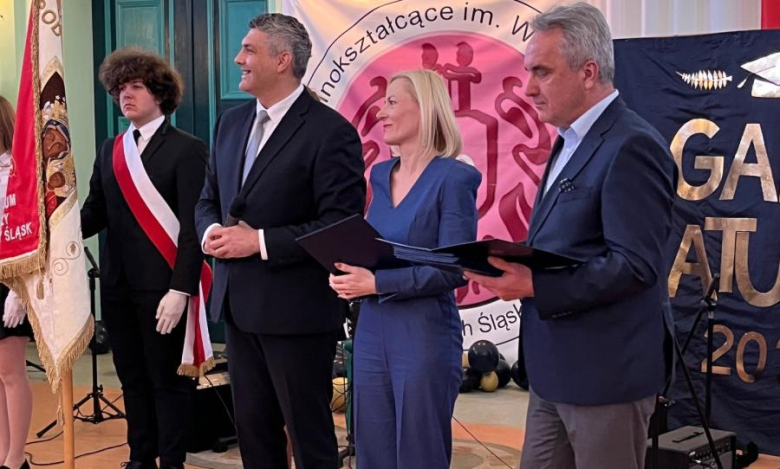 	Zakończenie roku szkolnego maturzystów. Najlepsi uczniowie otrzymali nagrody finansowe