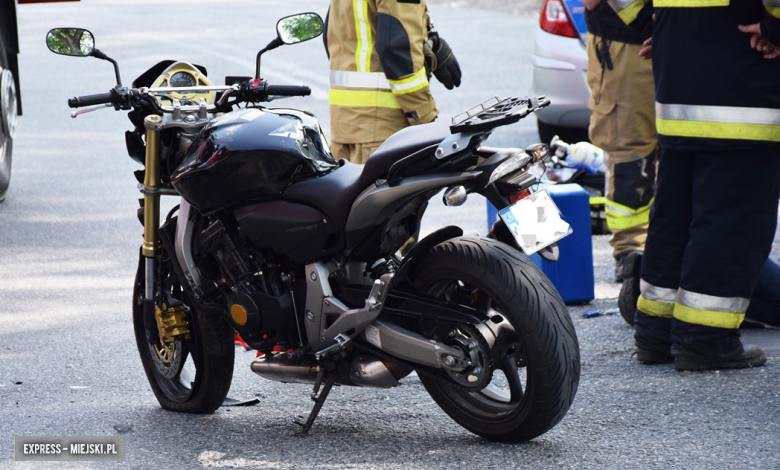 Zderzenie motocykla z osobówką na ul. Złotostockiej w Kamieńcu Ząbkowickim