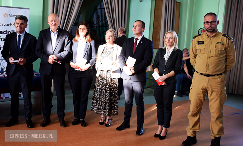 Wojewoda, samorządowcy i przedstawiciele służb o ochronie ludności i obronie cywilnej 