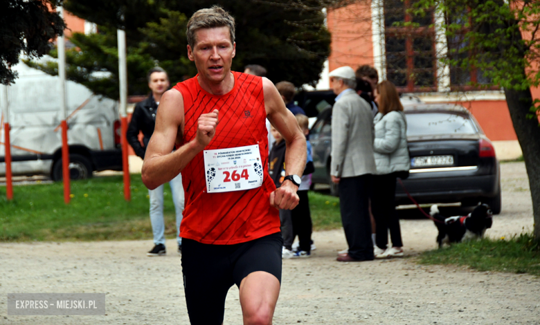 Setki biegaczy i świetne wyniki. 15. Półmaraton Henrykowski i 11. Dycha Księgi Henrykowskiej [foto]