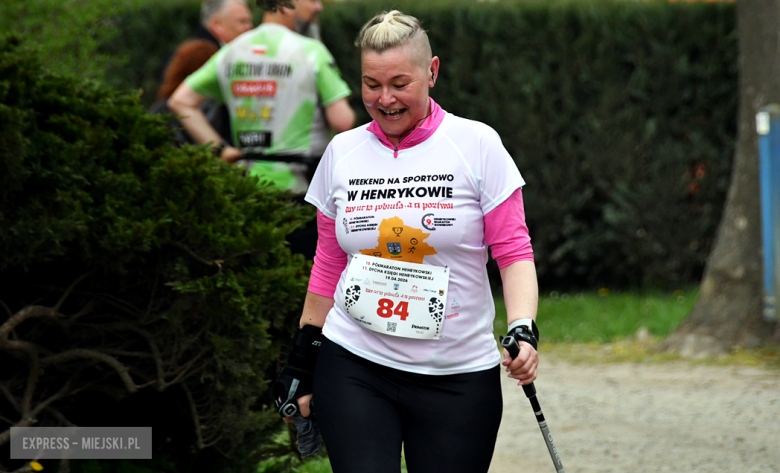 Setki biegaczy i świetne wyniki. 15. Półmaraton Henrykowski i 11. Dycha Księgi Henrykowskiej [foto]