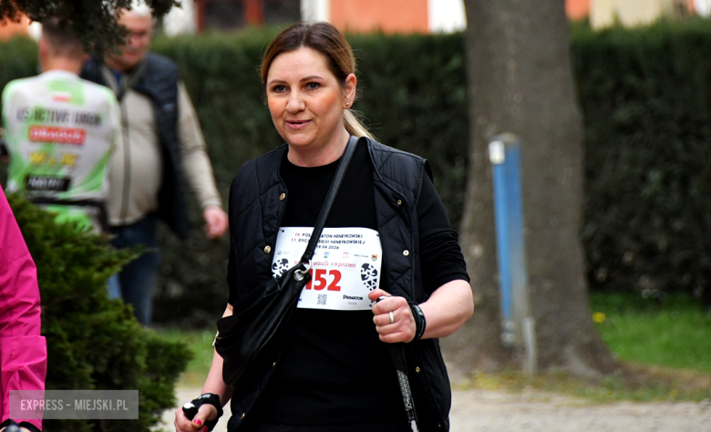 Setki biegaczy i świetne wyniki. 15. Półmaraton Henrykowski i 11. Dycha Księgi Henrykowskiej [foto]