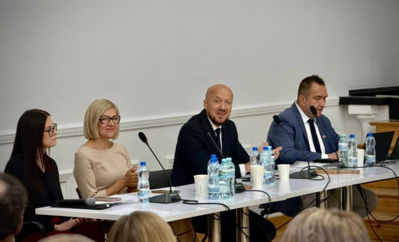 Honorowi Obywatele, nowe rondo i ulica Mariana Kasprzyka. Wyjątkowa sesja Rady Miejskiej w Ziębicach