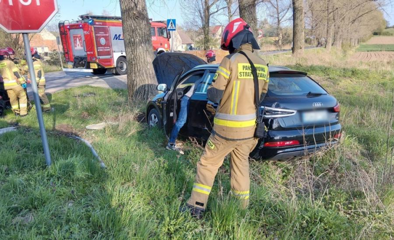 	Zderzenie forda i audi na skrzyżowaniu w Strąkowej