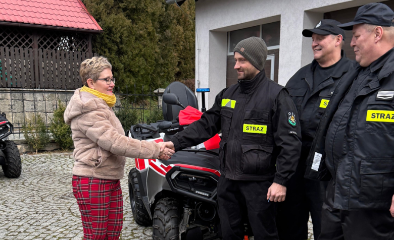 Przekazanie quadów dla strażaków-ochotników z Brzeźnicy i Przyłęku