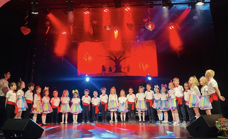 Występ przedszkolaków z okazji Dnia Mamy i Taty w Ziębickim Centrum Kultury