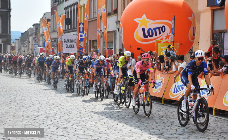 81. Tour de Pologne. Kolarze przejechali przez ząbkowicki rynek