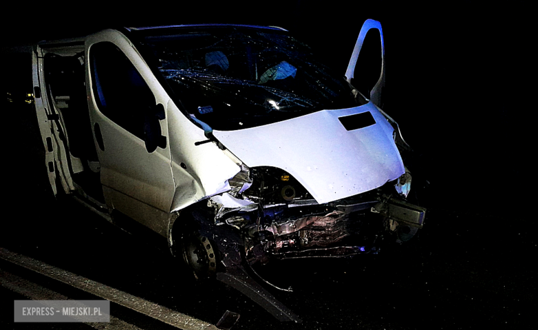 	Czołowe zderzenie pojazdów na wysokości Kluczowej. Droga całkowicie zablokowana