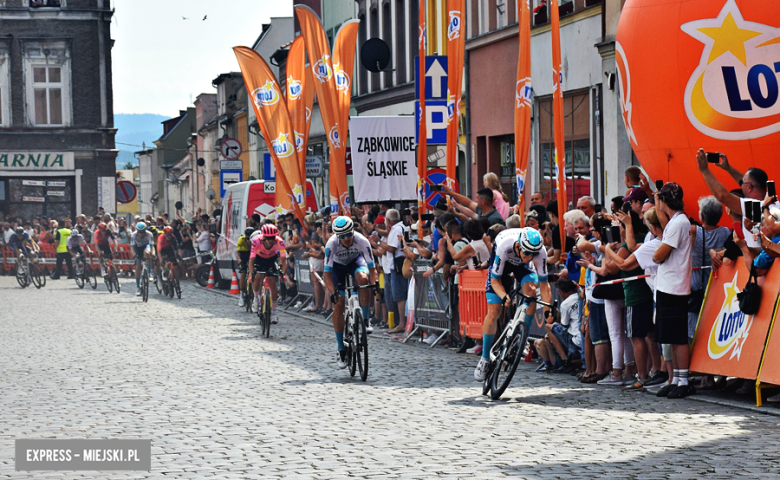 81. Tour de Pologne. Kolarze przejechali przez ząbkowicki rynek