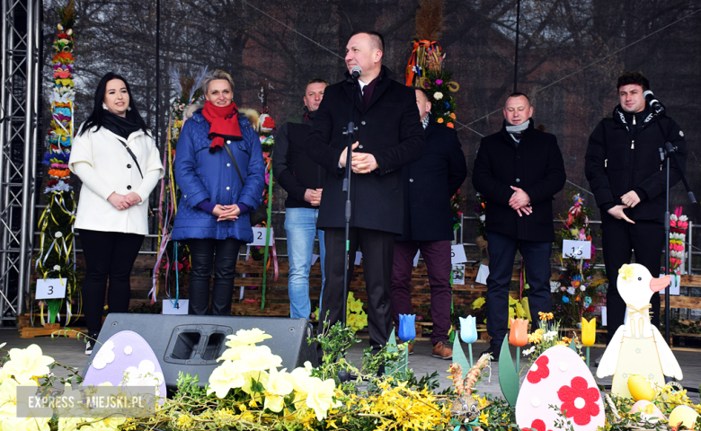 Żur burmistrza, występy dzieci i pokaz kulinarny. Jarmark wielkanocny w Kamieńcu Ząbkowickim [foto]