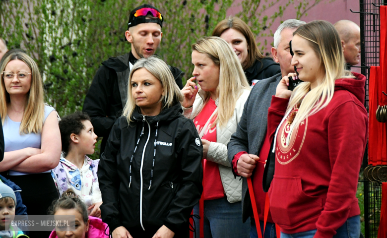 Setki biegaczy i świetne wyniki. 15. Półmaraton Henrykowski i 11. Dycha Księgi Henrykowskiej [foto]