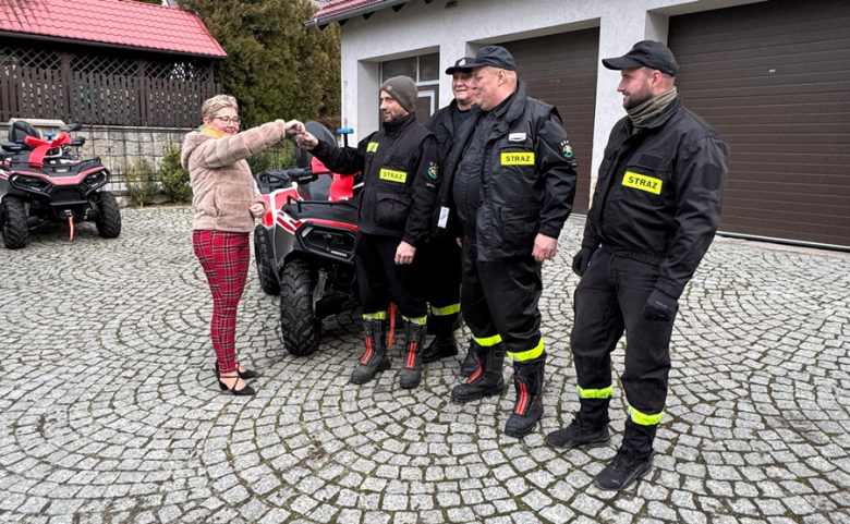 Przekazanie quadów dla strażaków-ochotników z Brzeźnicy i Przyłęku