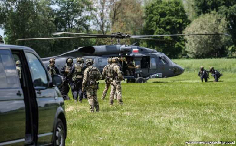 Antyterroryści, śmigłowce i zakładnicy. Spektakularne ćwiczenia służb w Henrykowie