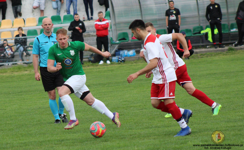 Orzeł wysoko pokonał Moto-Jelcz, w okręgówce derby dla Zamku