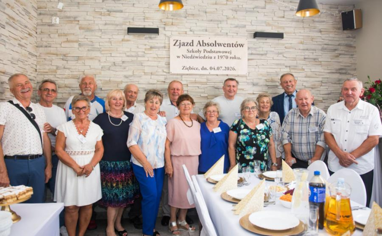 Po ponad 50 latach znów się spotkali. Zjazd absolwentów szkoły w Niedźwiedziu
