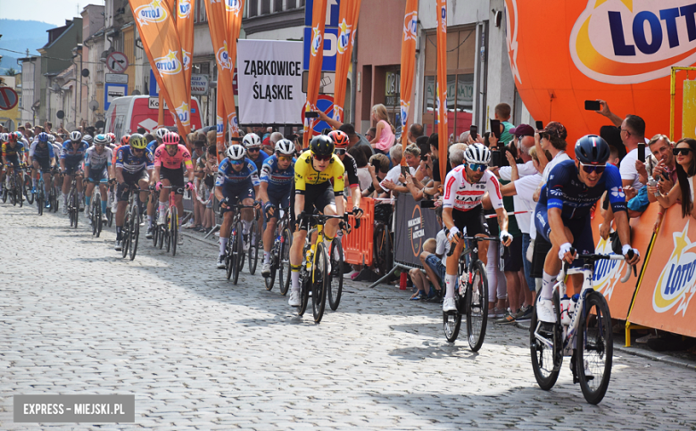 81. Tour de Pologne. Kolarze przejechali przez ząbkowicki rynek