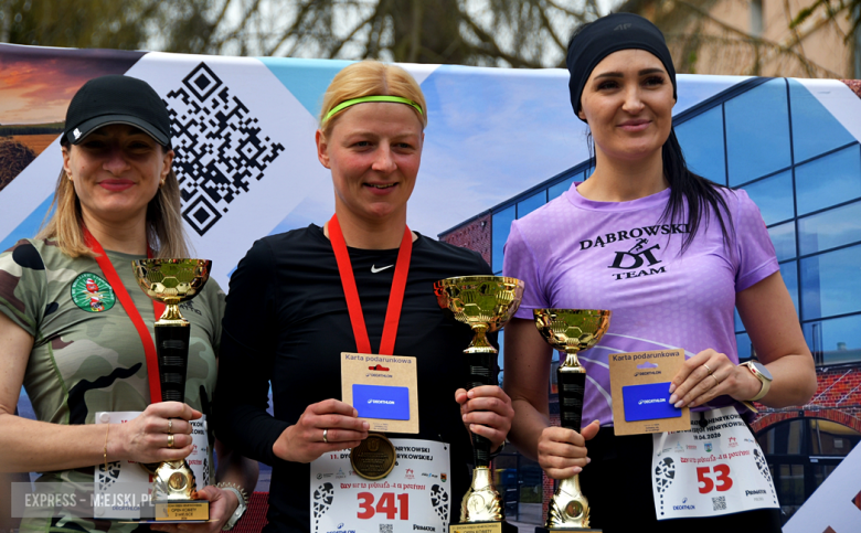 Setki biegaczy i świetne wyniki. 15. Półmaraton Henrykowski i 11. Dycha Księgi Henrykowskiej [foto]