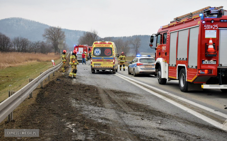 Zderzenie dwóch pojazdów na krajowej ósemce