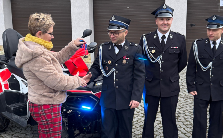 Przekazanie quadów dla strażaków-ochotników z Brzeźnicy i Przyłęku