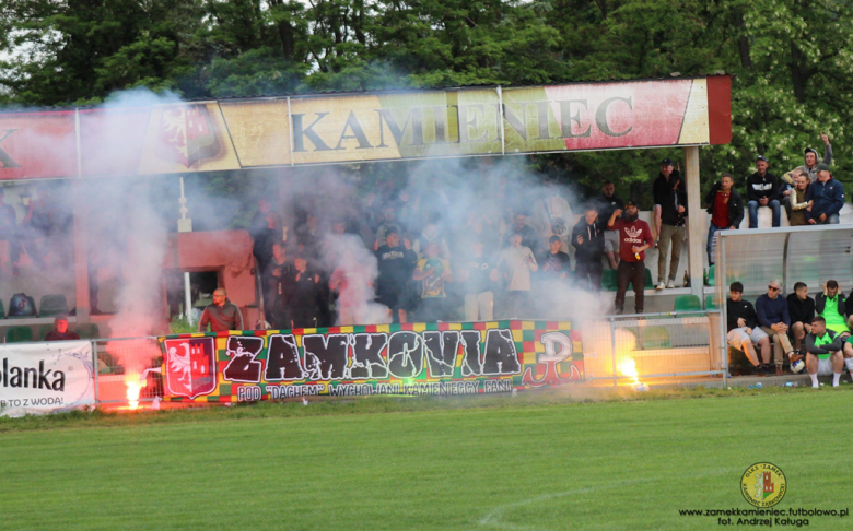 Orzeł wysoko pokonał Moto-Jelcz, w okręgówce derby dla Zamku